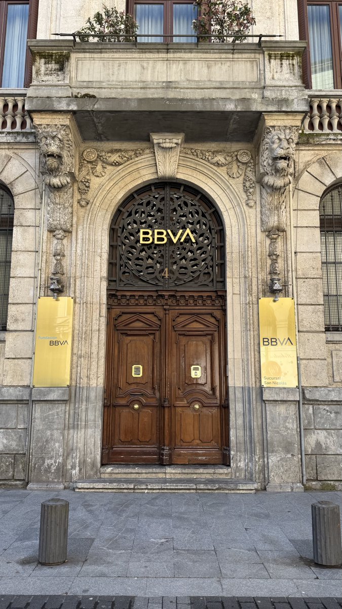 mitzyelliott's tweet photo. Good morning from #Bilbao 🇪🇸
#dailydoors https://t.co/zIqcZxm3q2