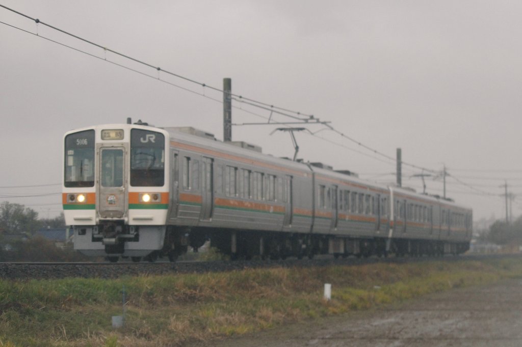 kendou48zoi's tweet photo. 213系、最初で最後の武豊線入り
2026.4.4
213系 H1+H6
ありがとう213系想い出の路線を巡る特別運行の旅
武豊線内
①と②武豊方面(2コマ)
③大府方面
④550レ KE65 3+コキ6車
出向かれた皆様お疲れ様でした
#武豊線 #213系 #KE65 https://t.co/J6OA37dsyV