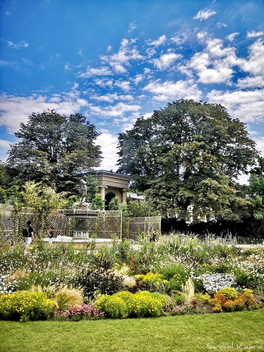 CaracolViajeroO's tweet image. ¿Por qué #viajar a #París en abril/mayo? 🗼
✅ Picnic frente a la Torre Eiffel sin calor sofocante.
✅ Los parques más verdes que nunca. 🌳
✅ Paseos infinitos por Montmartre. 🎨caracolviajero.com.es/blog/paris-en-…