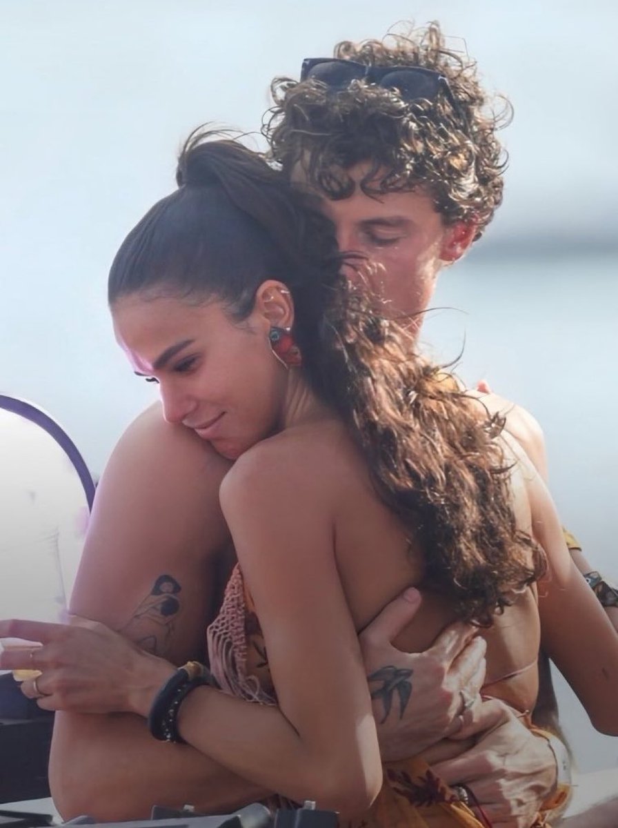 Shawn Mendes hourly tweet media