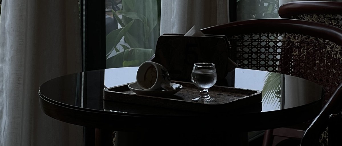hopeloostt's tweet photo. Brown things are dazzling such as coffee and ur eyes https://t.co/1eKphWa2vU