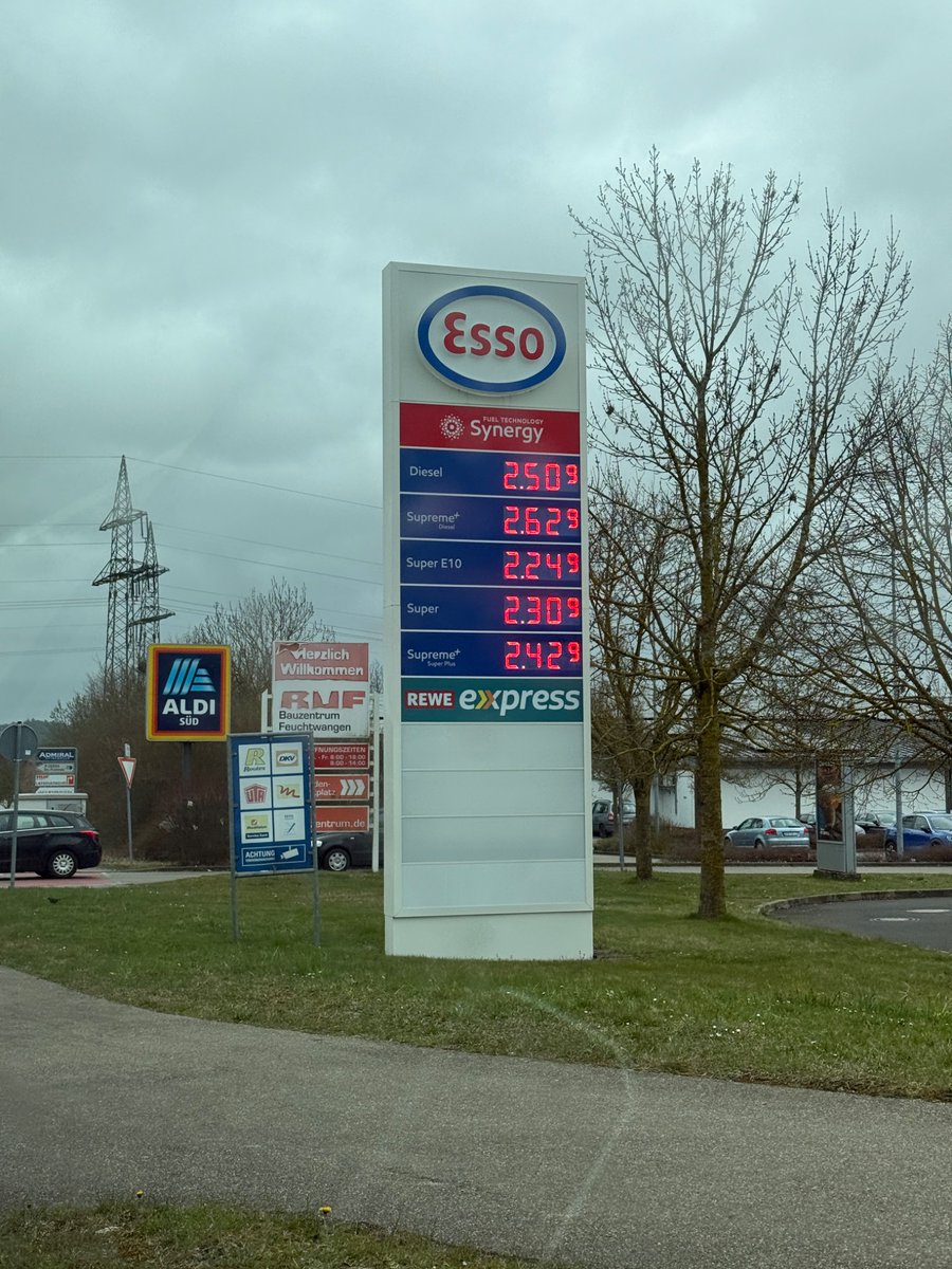 Christoph Engelhardt tweet media