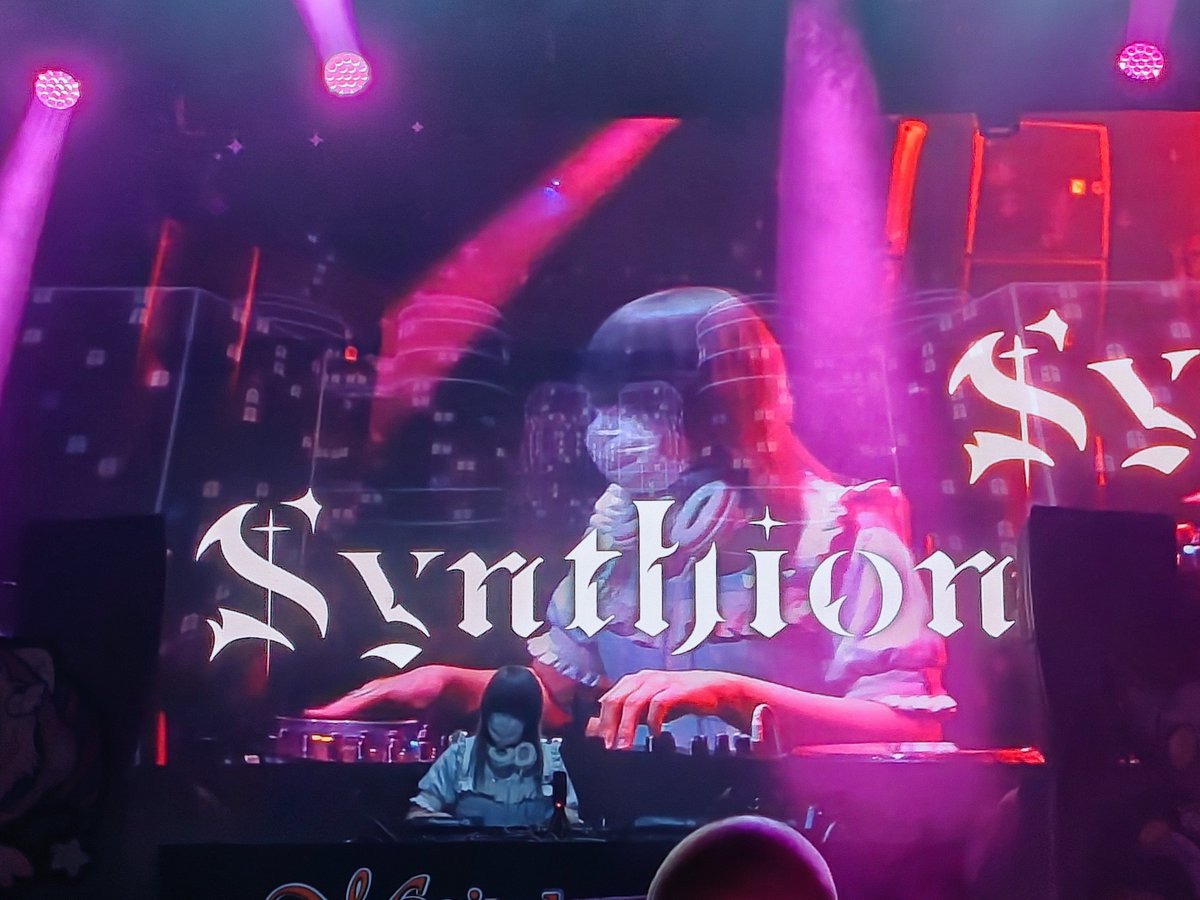 udongear's tweet photo. @synthionmusic thank you for your amazing performance in Seattle 💙🌸 https://t.co/keXgw7qQpX