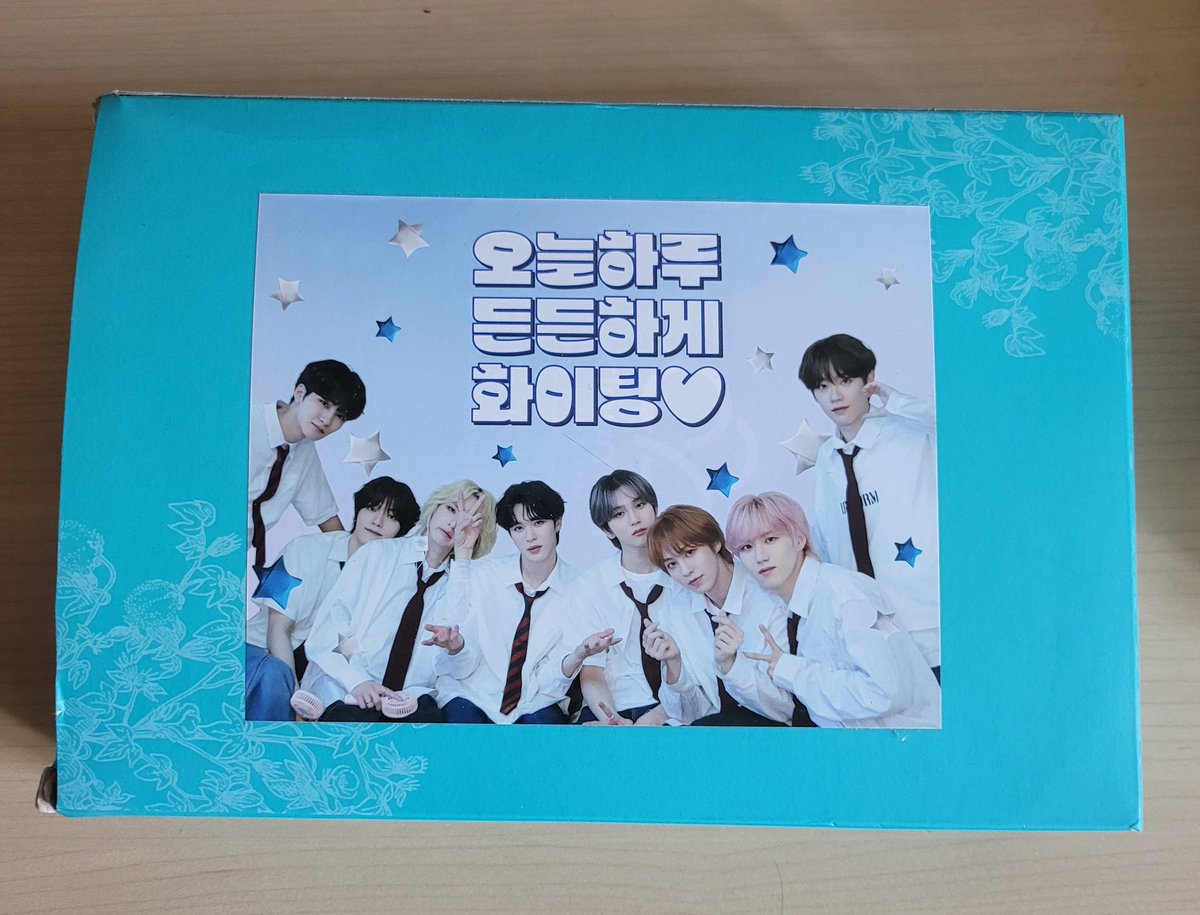 lov_egr's tweet photo. 이펙스 싸인 수건 제니스 운동회 역조공 양도
가격 편하게 제시해주세요 
비싸게 안받아요
수건 확인하려고 단순개봉 1번 하고 보관했어요 https://t.co/tFfFcDLoOW