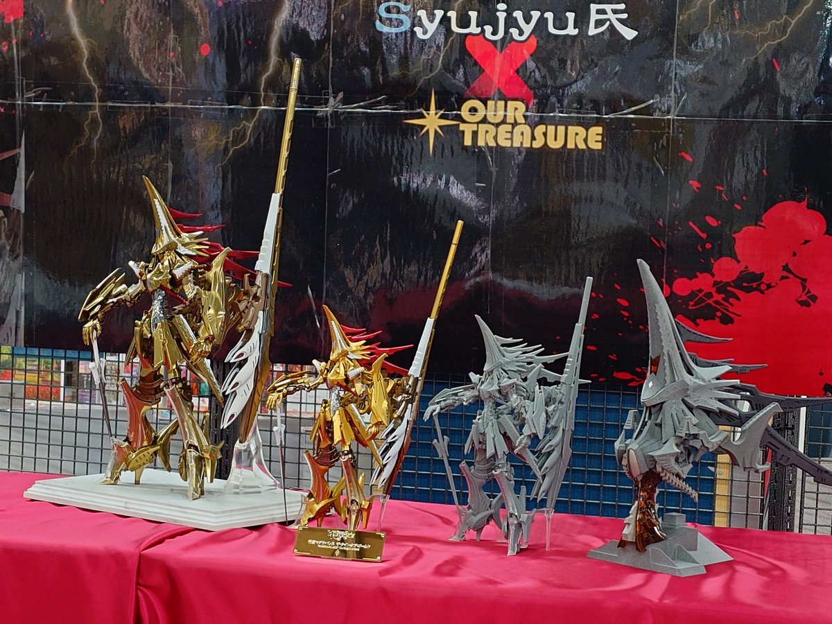 syujyu0093's tweet photo. トークショーに参加していただいた皆様、ありがとうございました！
私も楽しく過ごせました。
マグナパレスゴールドの完成品も金箔っぽい仕上がりでよかったです！ https://t.co/LVFQ6BW83C