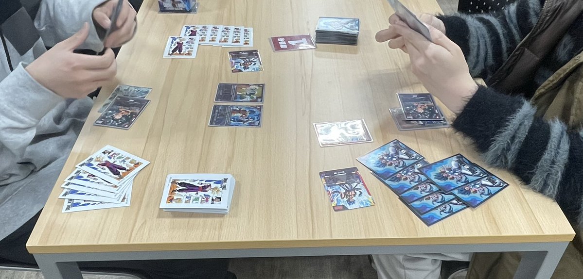 ryuunoshippo_5's tweet image. 【大会情報📢】
#ドラゴンボール #DBSCG

本日18時よりドラゴンボールショップファイトを参加者3名で開催しました🌟

🥇🏆優勝者🏆🥇
㊗️🥳東根さん🥳㊗️

おめでとうございます🎉🎊キーカードも見せていただきました✨️

本日もご参加頂きありがとうございました🙇‍♂️
またのお越しをお待ちしております🙇‍♀️