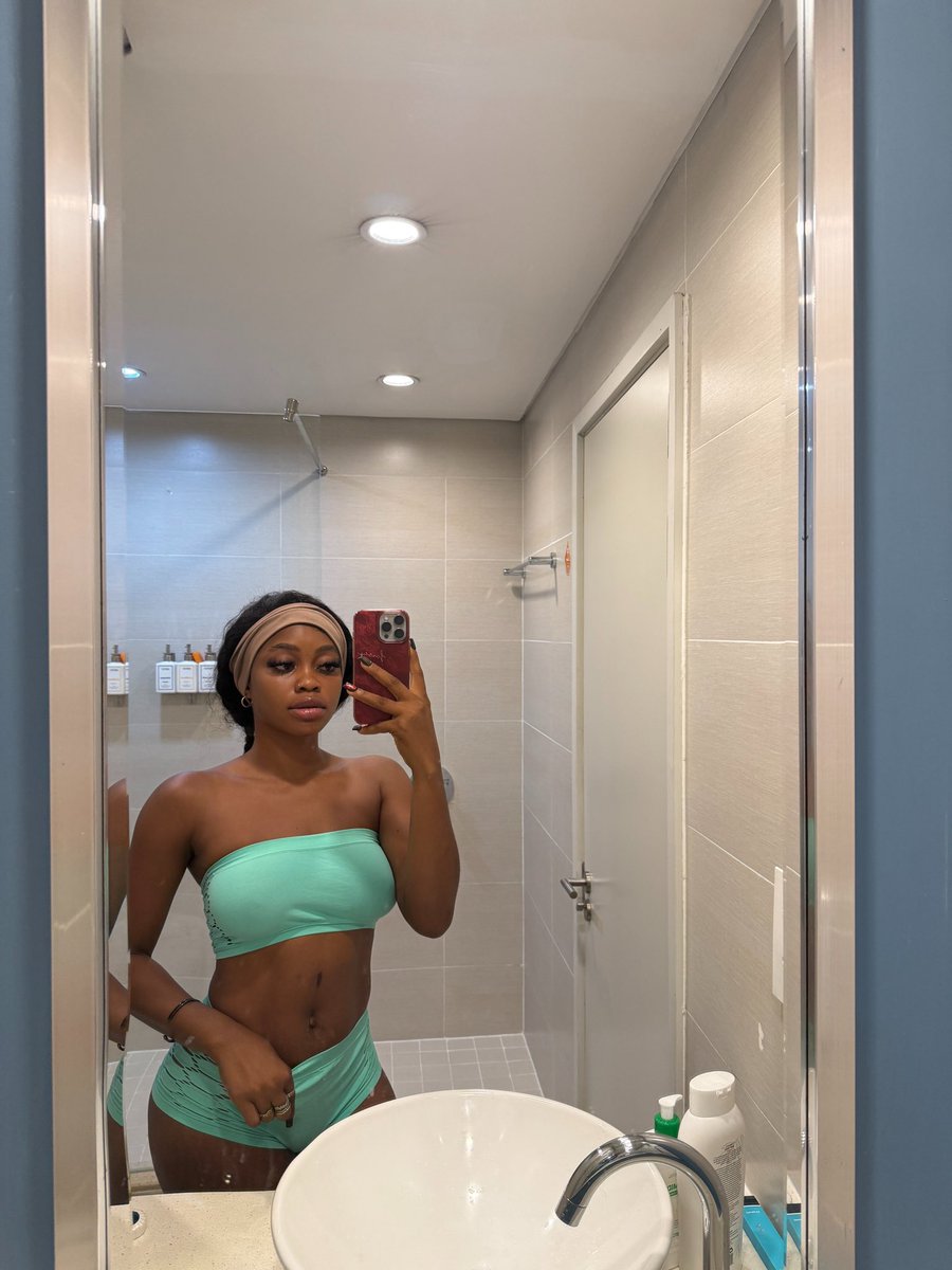 Adrianna_kyle tweet media
