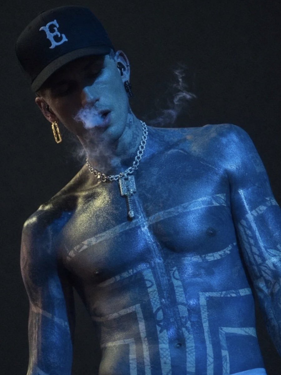 kristenESTXX 🚬 tweet media