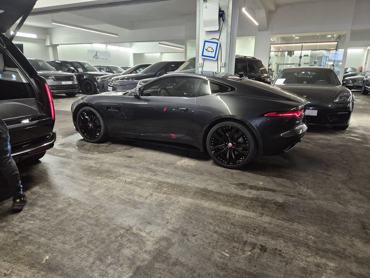 29Gambrinus's tweet image. Hier, c'était révision annuelle. 
#jaguar #ftype #v6s