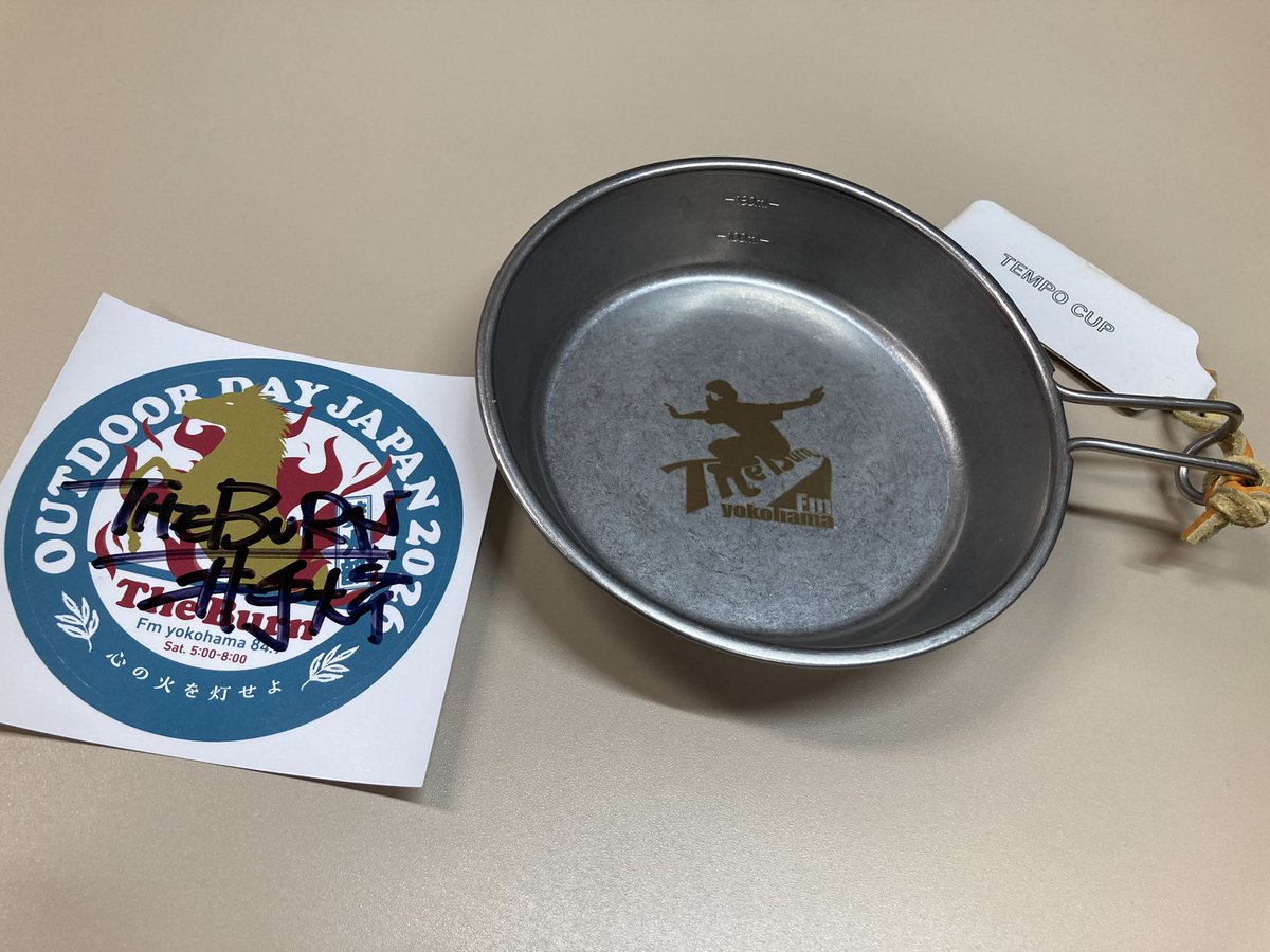 KazuKazu_kaz's tweet photo. お目当てのFMヨコハマ"The Burn"ブースでオリジナルグッズの"テンポーカップ"をゲット!
レーザー刻印されたザバーンロゴがカッコイイ!
"焚火部ステッカー"に井出隊長のサインをいただき一緒に写真撮影までも!
ありがとうございました!
#アウトドアデイジャパン #ODJ #代々木公園 #2026年4月4日 https://t.co/2XZMIhFZdc