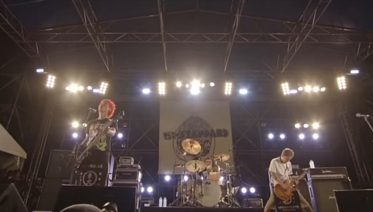 punk_fast's tweet photo. 2012年9月15日(土)
AIR JAM 2012(東北)で、難波さん・健さん・恒岡さんの3人がこの前掛けを付けてステージに出てきて演奏を始めたのが、すごくかっこよかった

「AIR JAM持ってきたぜ東北」

そのまま、Turning Back→Standing Stillが演奏された

#HiSTANDARD #ハイスタ #AIRJAM #エアジャム https://t.co/ydhtJXq3nD