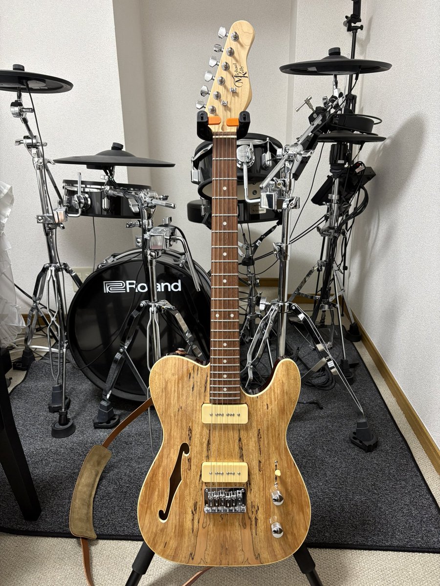 light_us_'s tweet photo. ギター、買っちゃいました、、、！ https://t.co/pYdbLthLuS