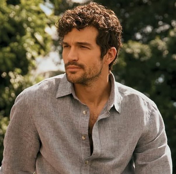 Sarah | fan account tweet media