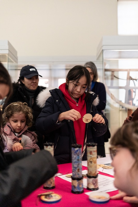 HSMOxford's tweet image. We had so much fun at our Victorian Visual Wonders day this week 🎩 

Missed it? Worry not - another is coming soon! ✨

On 8 of April discover the ways that Victorians brought images to life before the invention of cinema.

🗓️ 8 April 10:30 - 12:30
🎟️ Free 

 #FamilyFun #Oxford