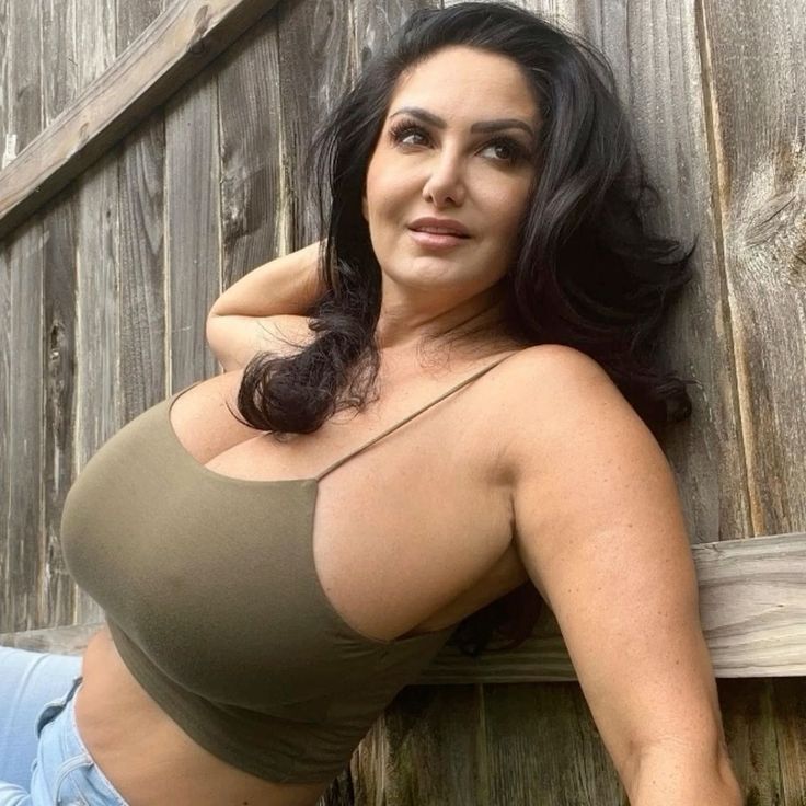 StepmomHub's tweet photo. Mature beauty who knows exactly what she wants in bed 🔥 https://t.co/rJqgq4gwlg