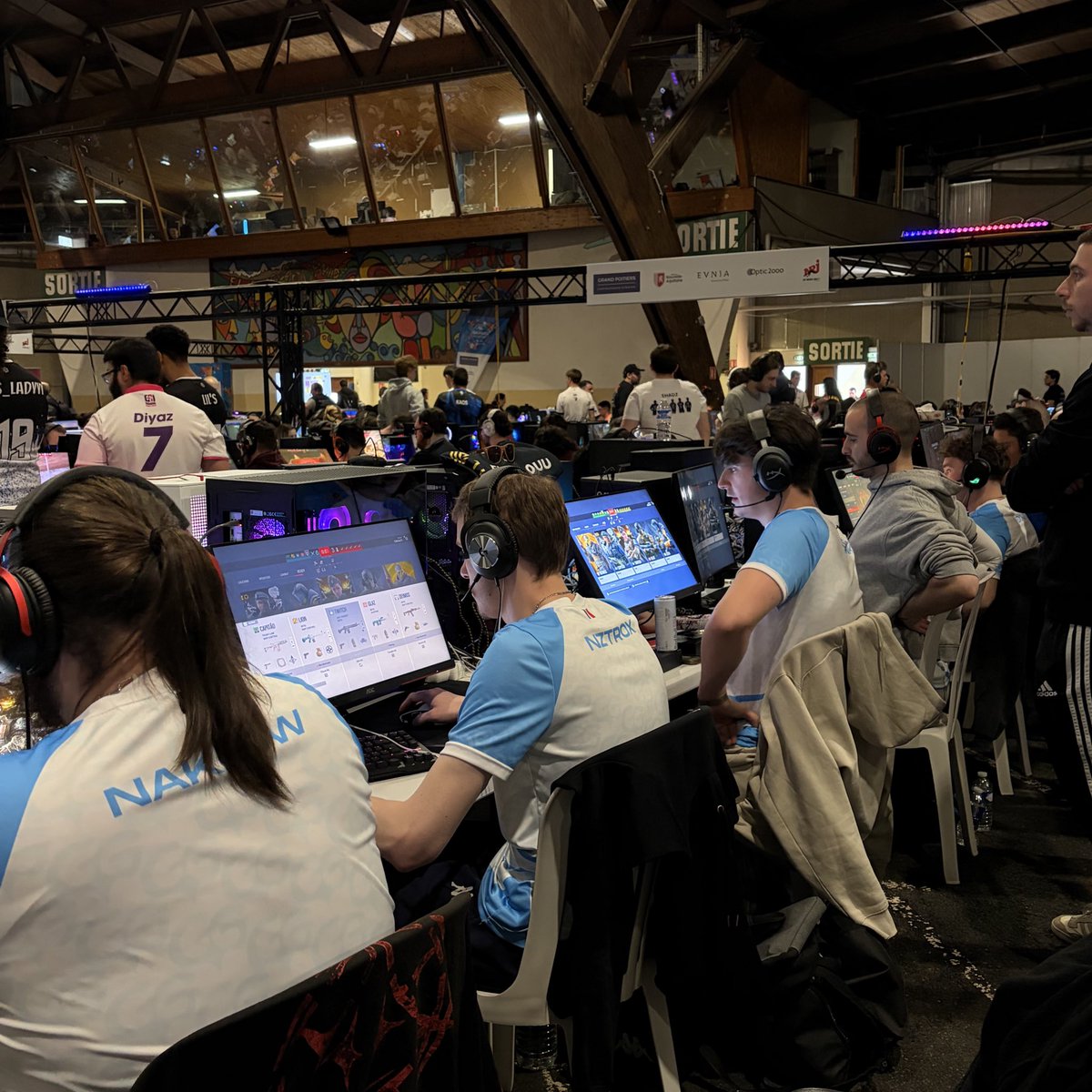 ESIX | FR tweet media