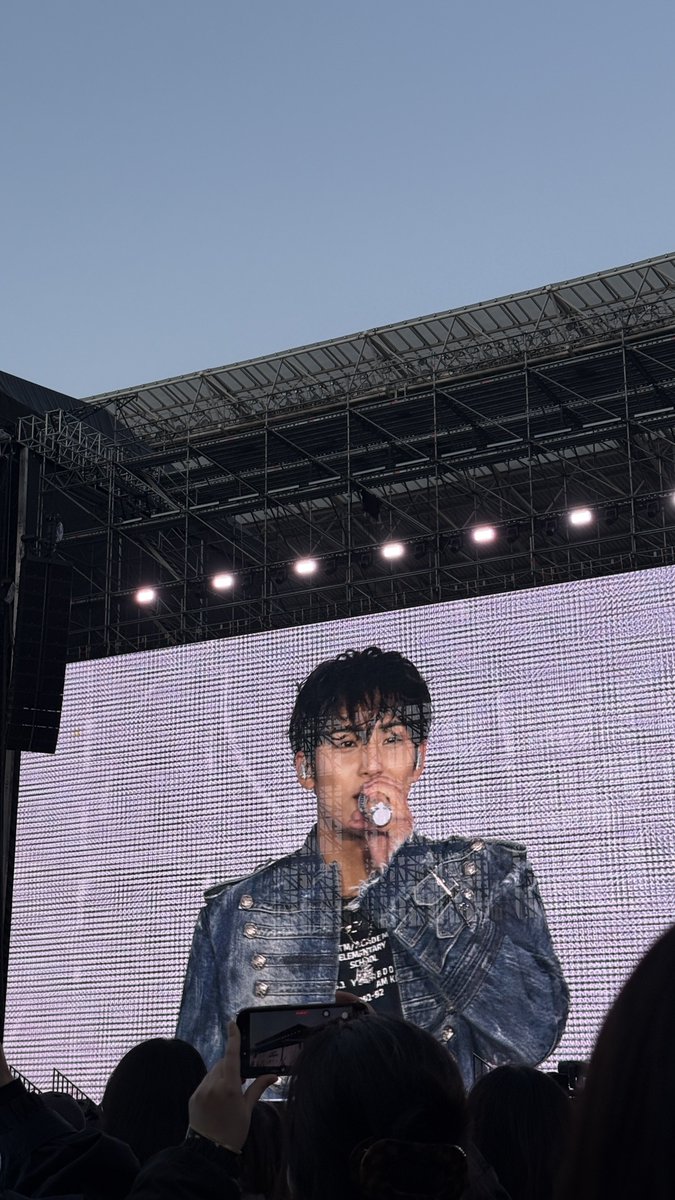 iska ◡̈ tweet media