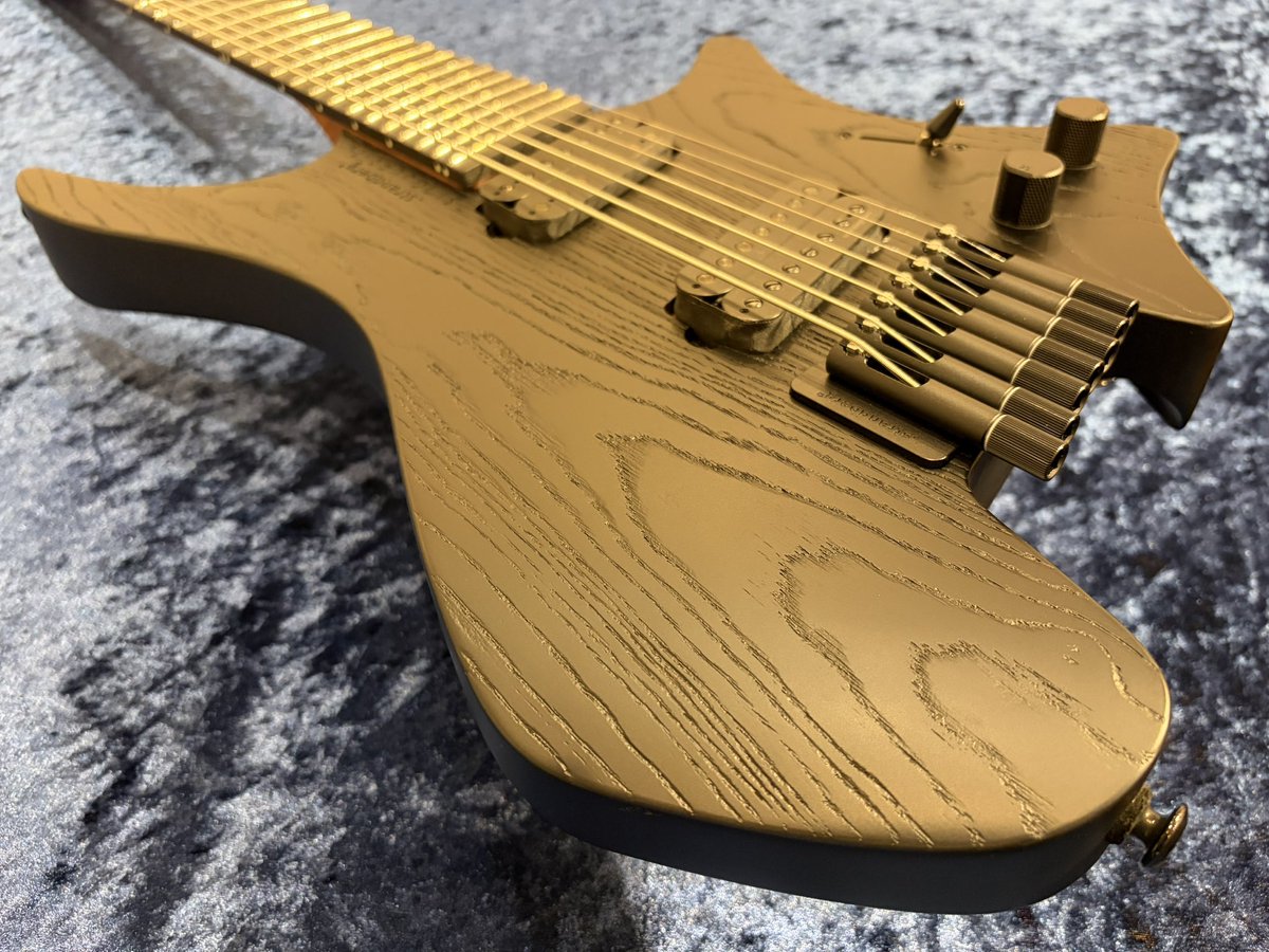 KEY_Osaka's tweet photo. strandberg
Boden Singularity NX 7

アッシュの導管のリアルな手触りが感じられる“Pitch Black”フィニッシュに惹かれるNEW MODEL。スウェーデンのPUブランド「Lundgren」のAnomaly 7-stを搭載。アルニコ5マグネットが骨太かつクリアなトーンを生み出します。

#strandberg #Guitarshop #Osaka https://t.co/oxTAl9ZFbL