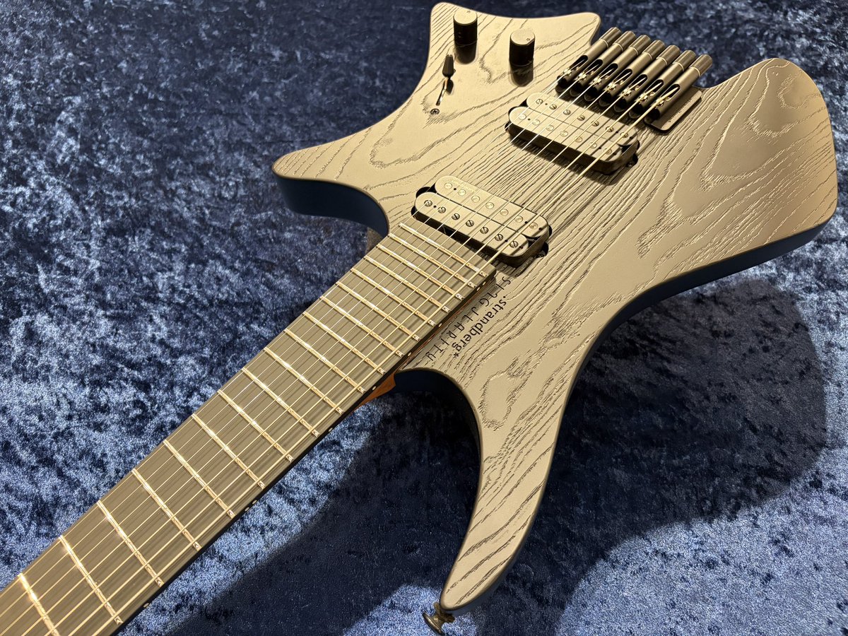 KEY_Osaka's tweet photo. strandberg
Boden Singularity NX 7

アッシュの導管のリアルな手触りが感じられる“Pitch Black”フィニッシュに惹かれるNEW MODEL。スウェーデンのPUブランド「Lundgren」のAnomaly 7-stを搭載。アルニコ5マグネットが骨太かつクリアなトーンを生み出します。

#strandberg #Guitarshop #Osaka https://t.co/oxTAl9ZFbL