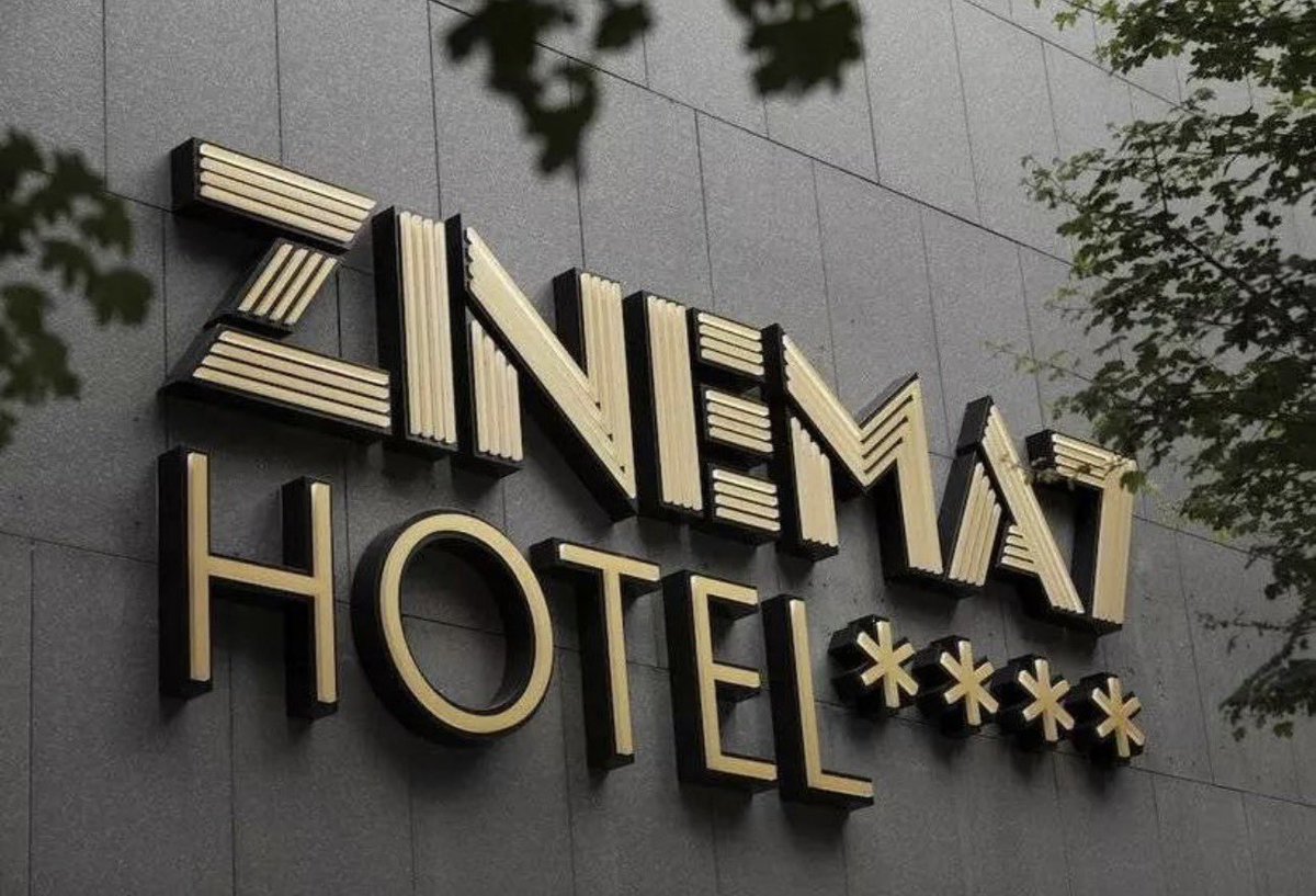 somossade's tweet photo. Conociendo a Sade: Zinema7 Hotel

En Sade creemos que cada uno de nuestros proyectos debe reflejar una misma forma de entender la hospitalidad: cercanía, cuidado por el detalle y conexión con la ciudad. El Zinema7 Hotel es un espacio pensado para que cada huésped disfrute. https://t.co/3j7Pc3SDTP