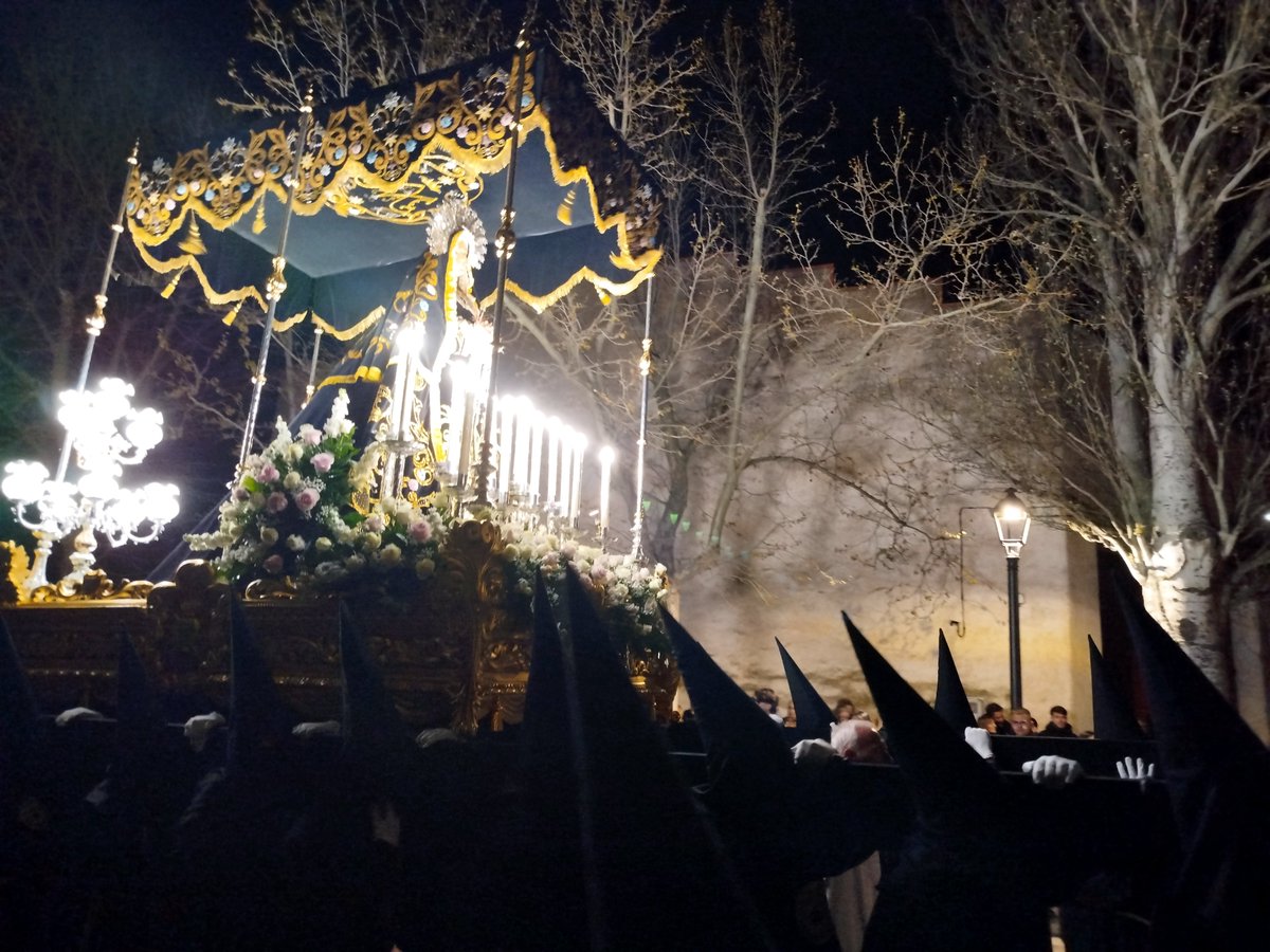 NicolasPalermos's tweet photo. La tradición continúa en #santamariadelcamporus #SemanaSantaEnEspaña #pas https://t.co/yd7B1h8WlM