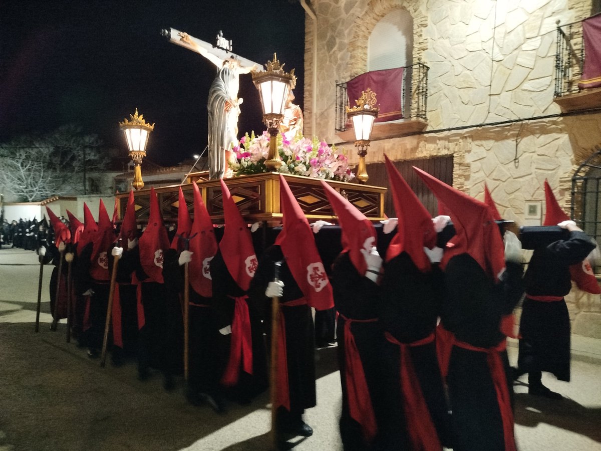 NicolasPalermos's tweet photo. La tradición continúa en #santamariadelcamporus #SemanaSantaEnEspaña #pas https://t.co/yd7B1h8WlM