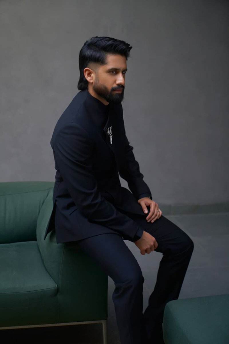 santoshamsuresh's tweet image. న్యూ లుక్ లో నాగచైతన్య...

#Vrushakarma #NagaChaitanya #Newlook