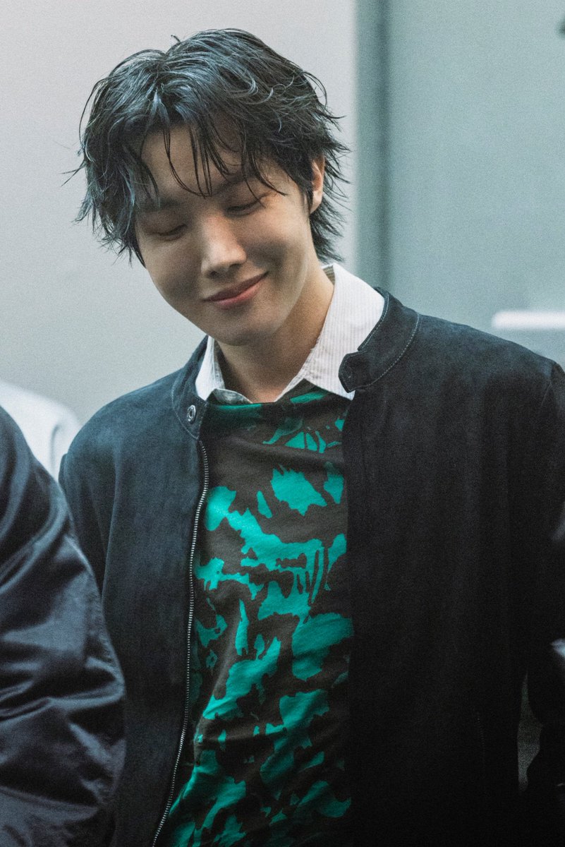 hobi's little ray of sunshine ☀️ tweet media