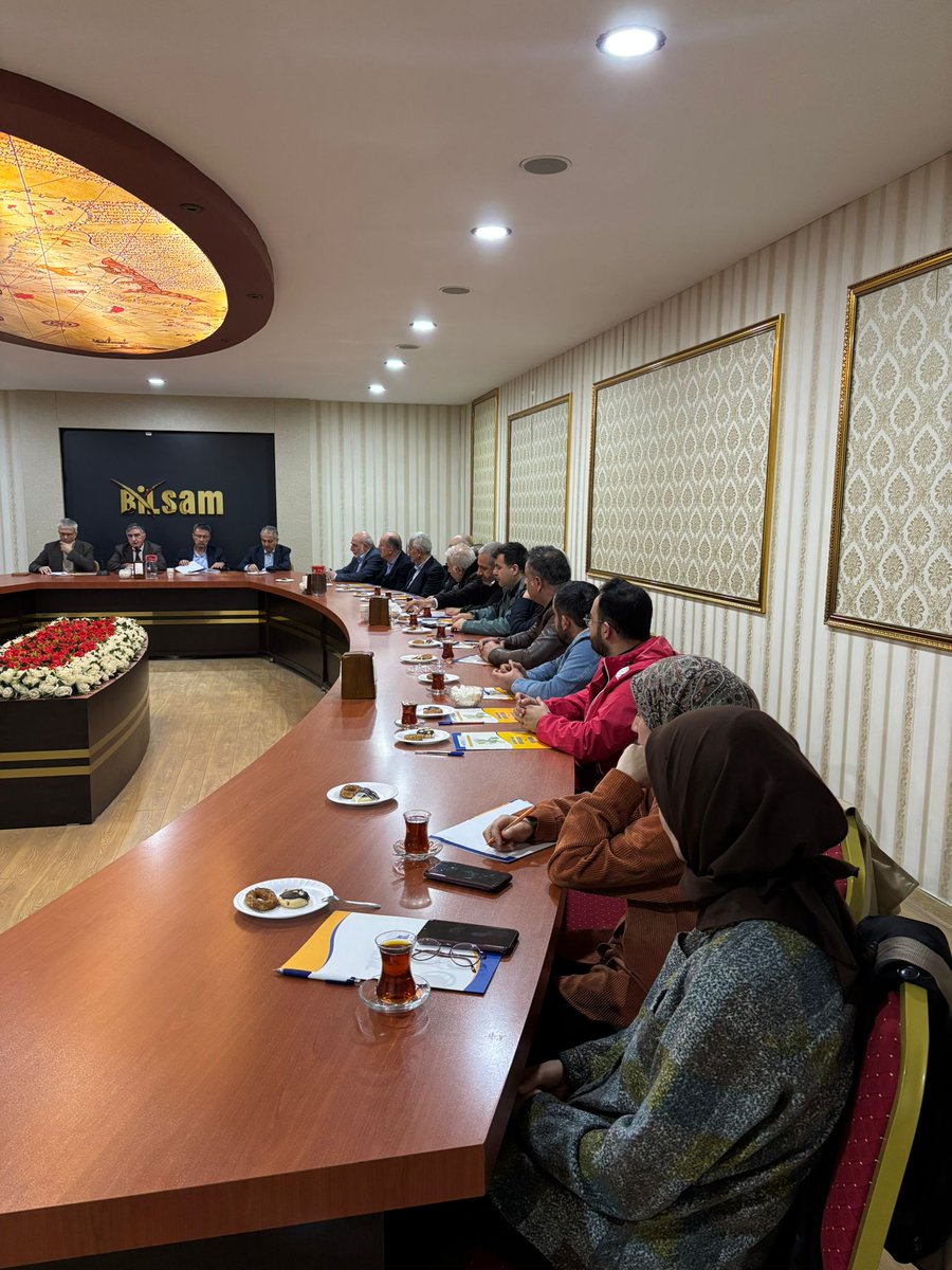 ErtanMUMCU's tweet photo. Abd-İsrailin İran'a saldırısının bölge ve taraflar ile uluslararası sistem açısından anlamı başlıklı söyleşide Prf.Abdulkadir Baharçiçek hocamız konuğumuzdu.
@bilsamhaber https://t.co/qLYGKInNhb