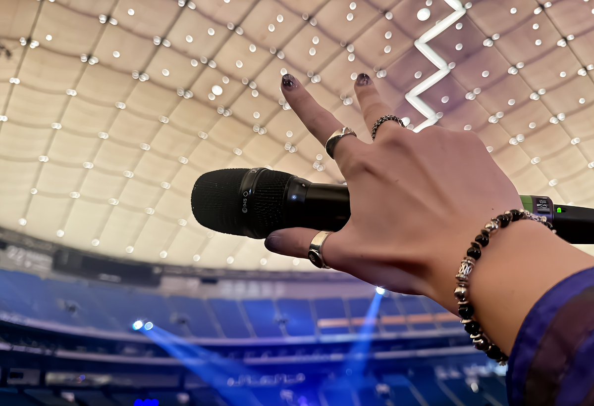 しおん@最強だね！ tweet media