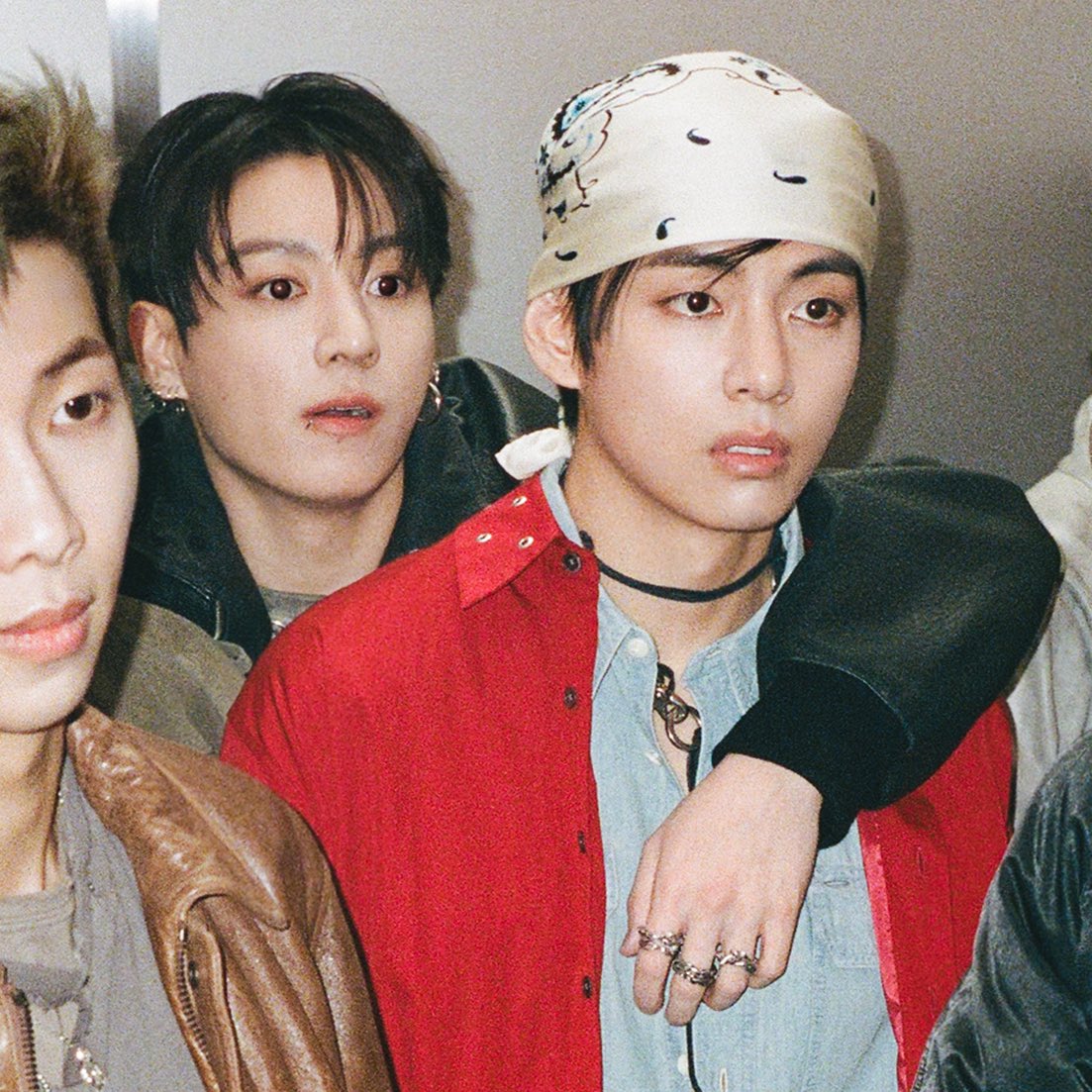 taekook𑁤 tweet media