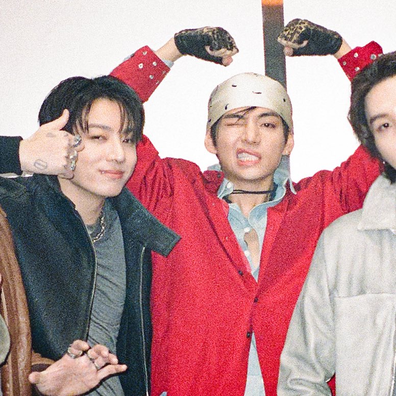 taekook𑁤 tweet media