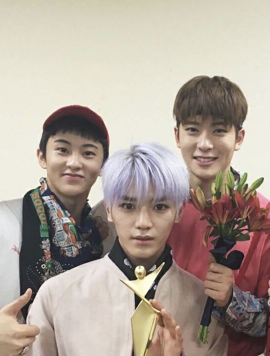 𝓙 hay 🥃 tweet media