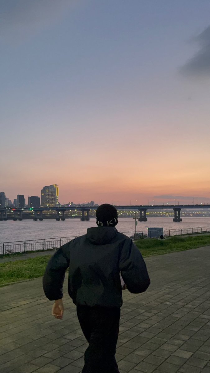 𝗮𝘂𝗿𝗮.. tweet media