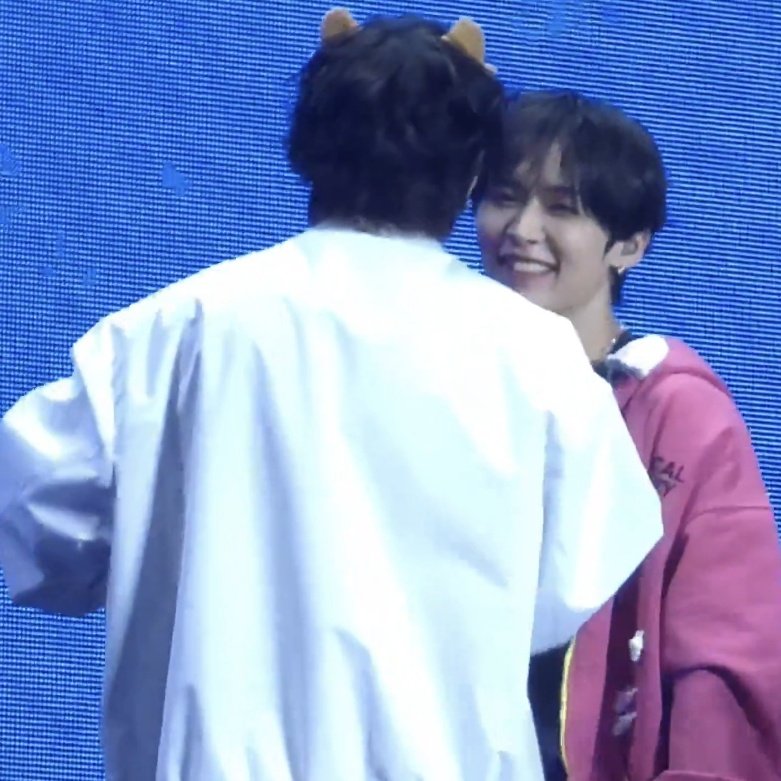 skye 🌸🐛 tweet media