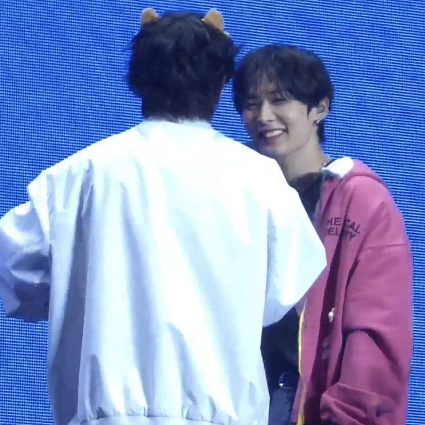 skye 🌸🐛 tweet media