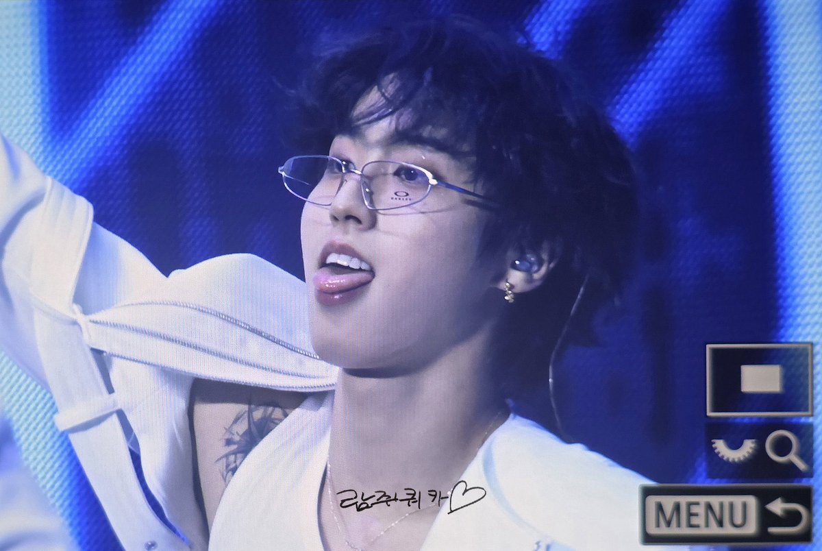 Just finished a gym session, opened twitter, first thing I see is Han Jisung with tattoo out, tongue out and glasses I need a moment