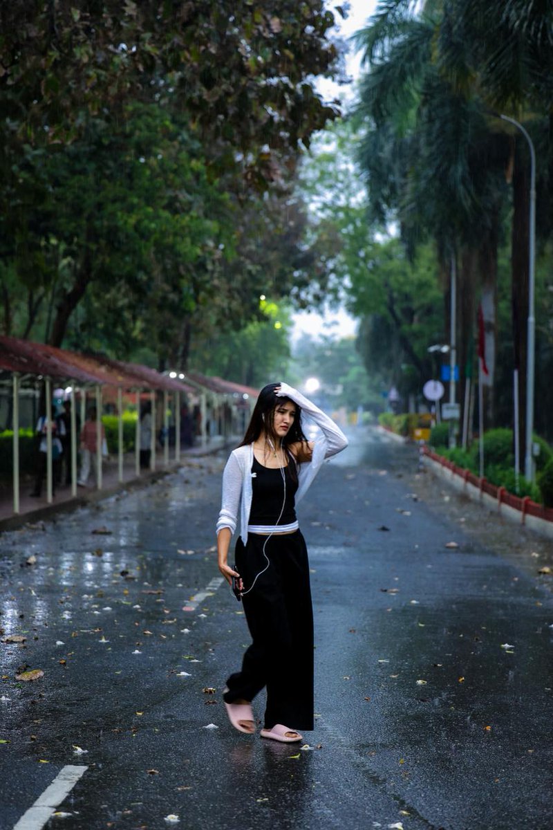 VIT_univ's tweet image. When the summer heat meets the evening rain, the campus feels like an aesthetic you just can't recreate.

Where is your favorite spot to watch the rain on campus?

#CampusAesthetic #RainyDays #Petrichor #GoldenHour #VellorelnstituteofTechnology