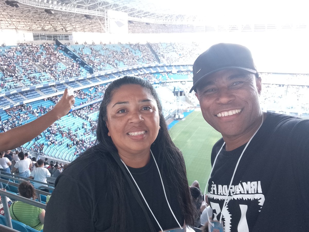 leandrobs1977's tweet photo. Esteva espetacular o evento na Arena do Grêmio Família ao pé da cruz https://t.co/3Dkxys6QKg