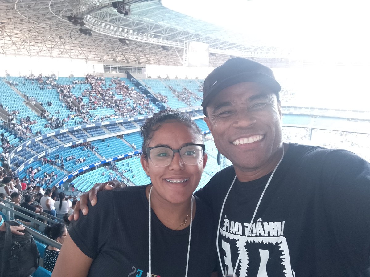 leandrobs1977's tweet photo. Esteva espetacular o evento na Arena do Grêmio Família ao pé da cruz https://t.co/3Dkxys6QKg