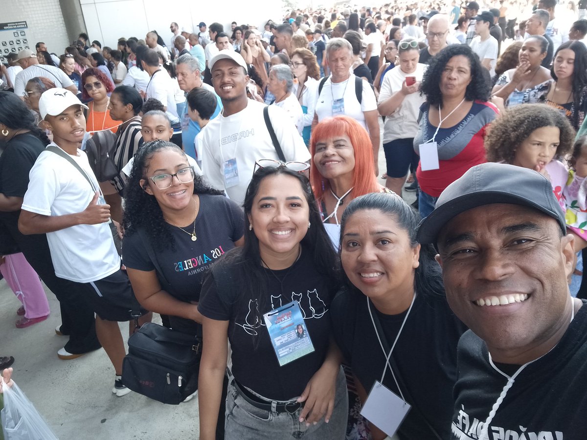 leandrobs1977's tweet photo. Esteva espetacular o evento na Arena do Grêmio Família ao pé da cruz https://t.co/3Dkxys6QKg