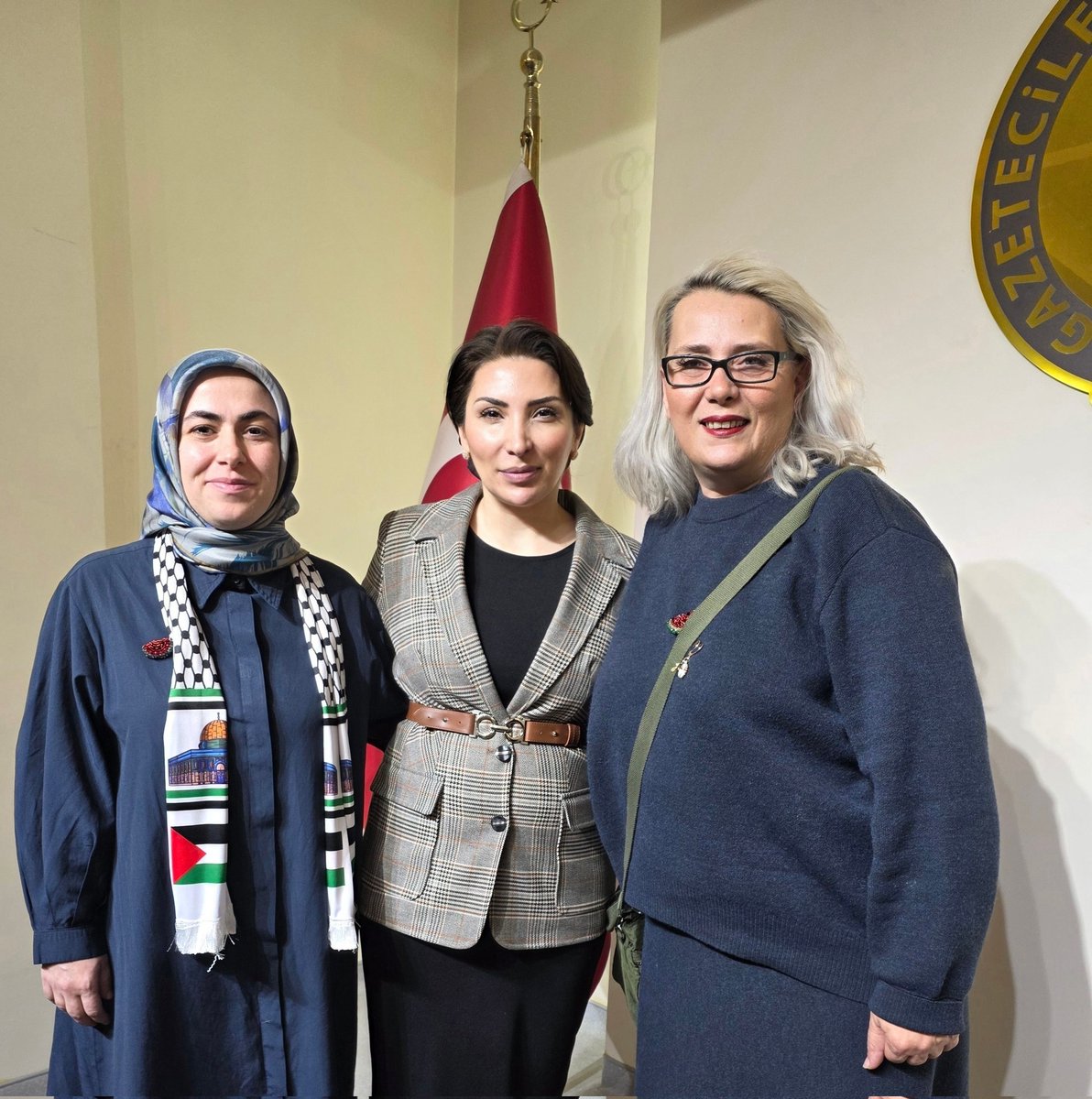 ggcemiyeti's tweet photo. GGC’de vicdanın sesi yükseldi

İHH’nın “Gazze’ye Umut Filosu” çalışmaları kapsamında aktivistler Ayçin Kantoğlu ve Dilek Tekocak, GGC Başkanı Meral Ay ve Yönetim Kurulu üyelerini ziyaret etti.

https://t.co/ZdHjW20muC
@ihhinsaniyardim @Aycin_Kantoglu @DilekTekocak @IhhGaziantep https://t.co/uGduRxPyAl