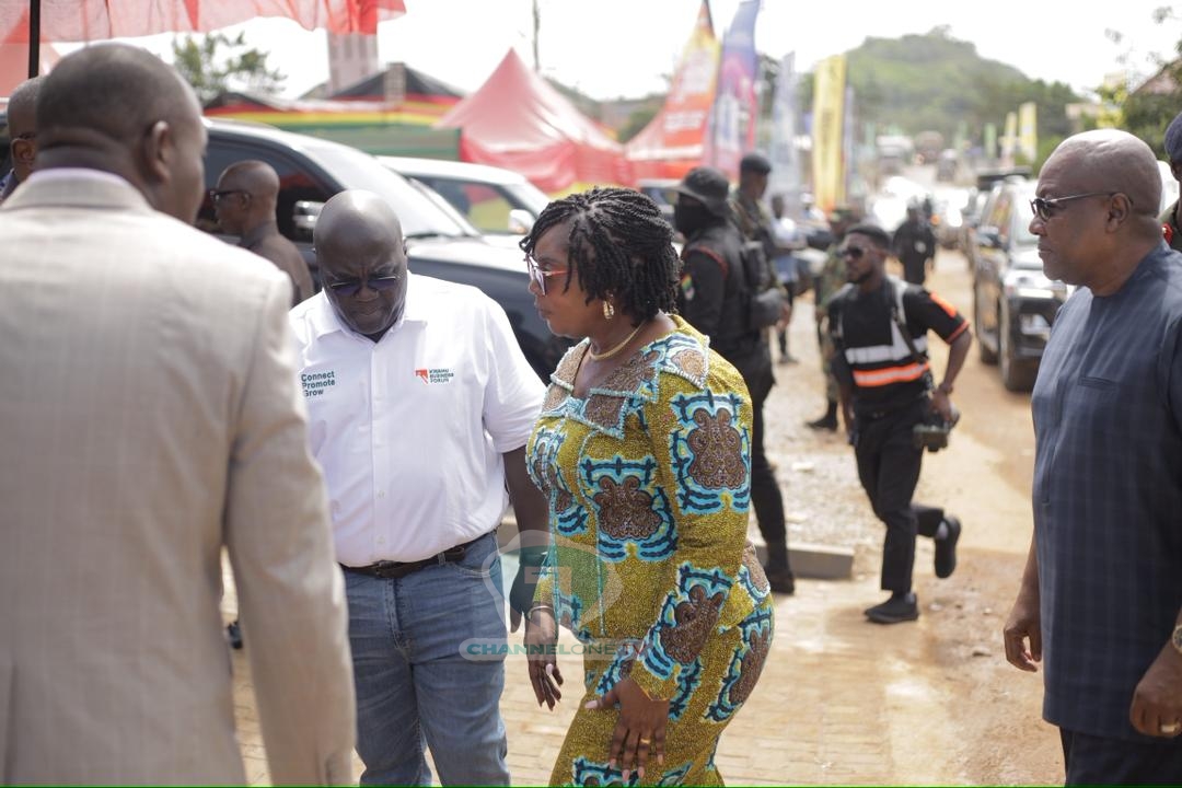 Channel1TVGHA's tweet photo. PHOTOS: President John Dramani Mahama, in the company of the mother of the late Edward Kofi Omane Boamah, Julius Debrah, and Rita Akosua Awatey, Eastern Regional Minister, commissions the Dr. Omane Boamah ICT/AI Training Center at Kwahu Obomeng.
#ChannelOneNews #ICTTraining https://t.co/qjf8PX67Ya