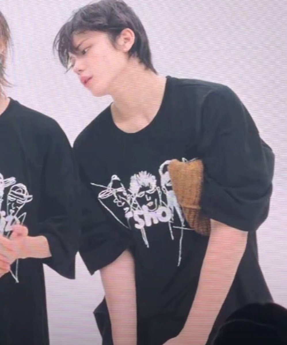 c0ra4sho's tweet image. dawg stop projecting + what’s wrong with round faces😭