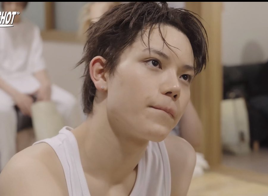 c0ra4sho's tweet image. dawg stop projecting + what’s wrong with round faces😭