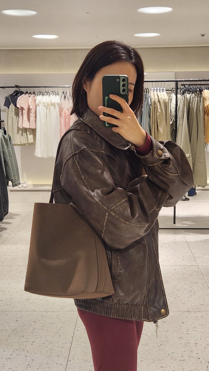 HHome🕯 tweet media