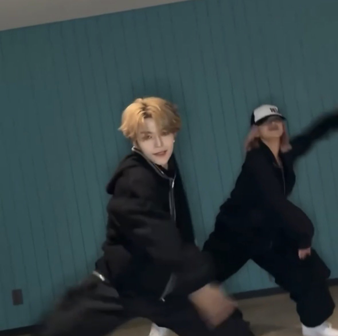 Wat6eqm979274Yj's tweet image. 最近わたしの脳内から離れる気の無いシンロン
TOP4