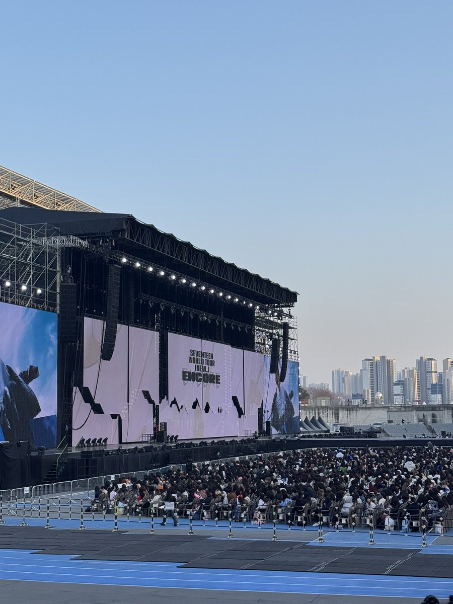 louise° tweet media