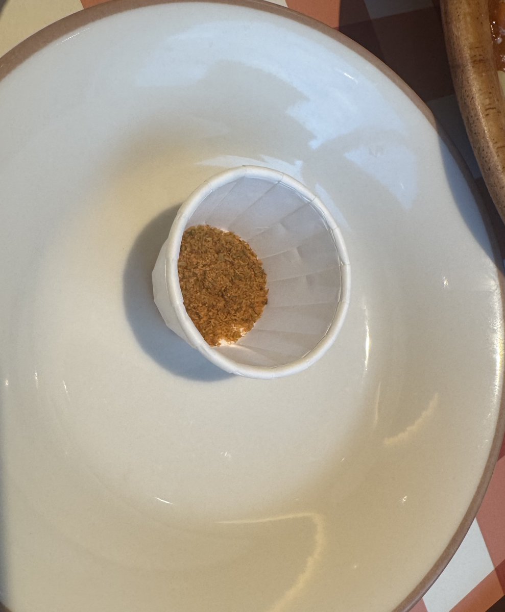 shizuooo___'s tweet photo. 息子がサイゼリヤのやみつきスパイスを頼んでみたいというので注文番号4306で注文。

ひとくち舐めて、「これ很久以前の羊肉串の粉じゃん！」とのこと https://t.co/n9YXfqMbo1