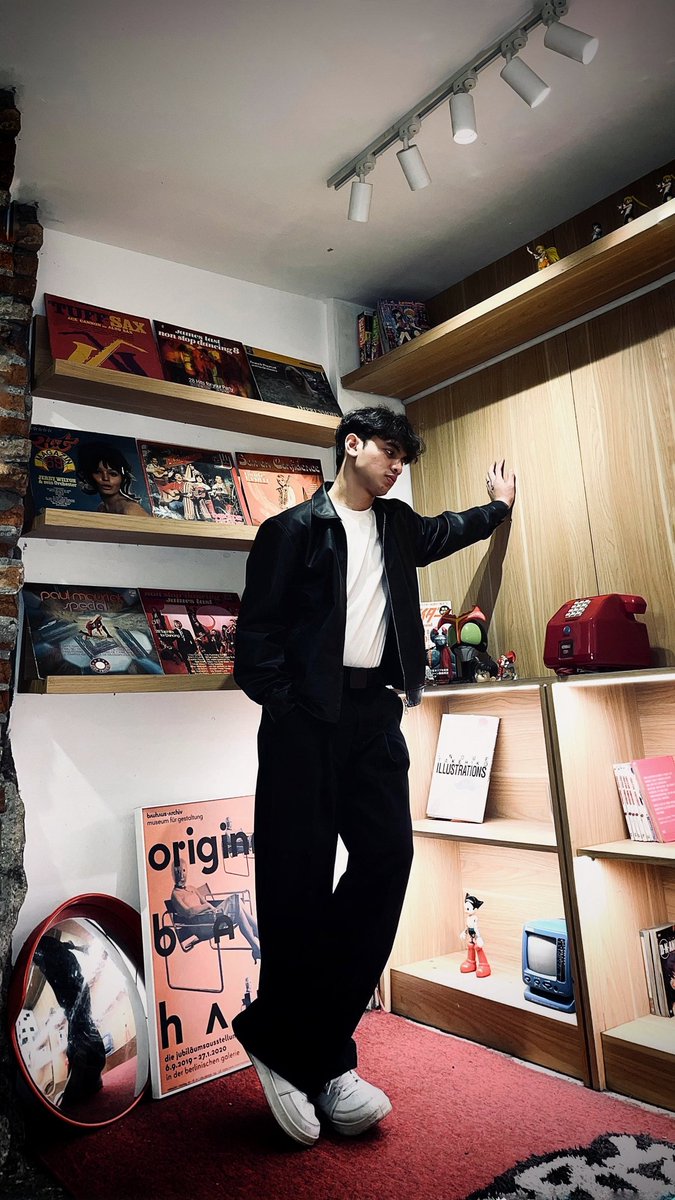 uji tweet media